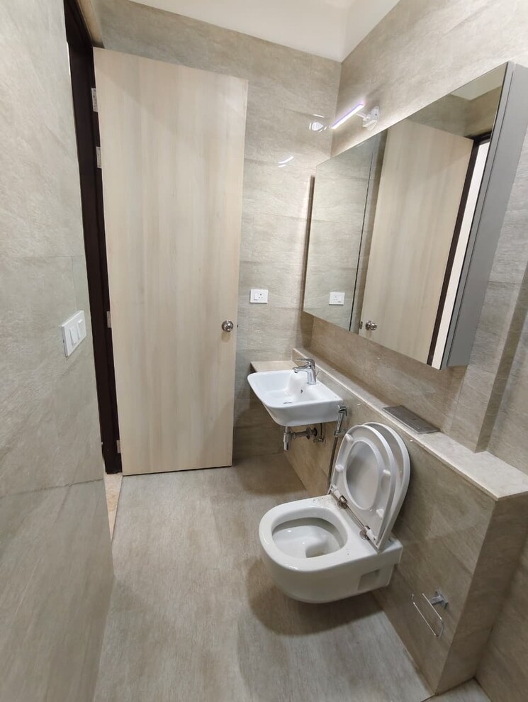 Bathroom, adani-ten-bkc 3 Bedroom 1113 Sq.Ft. Apartment In Bandra East Mumbai 9526597