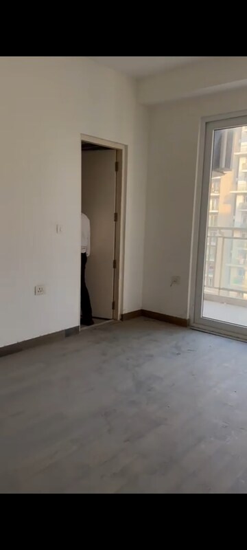 Room in 3.5 BHK Apartment at Conscient Heritage Max, Sector 102 – for Sale