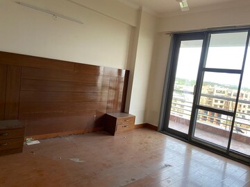 Room in 4 BHK Builder Floor at Sector 6 – for Rent
