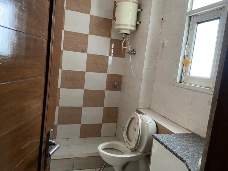 Attached Bathroom, sector 6 4 Bedroom 1500 Sq.Ft. Builder Floor In Sector 6 Panchkula 9526611