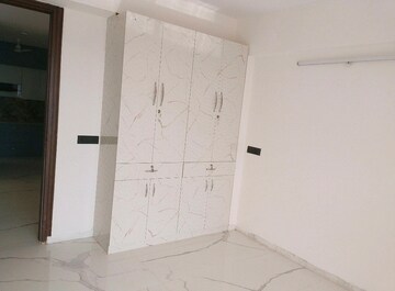 Room in 4 BHK Apartment at Emerald Anmol, Sector 88 – for Rent