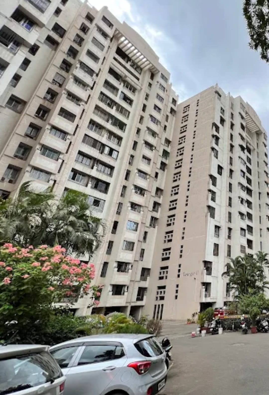 2 BHK Apartment For Rent in Tarangan Towers