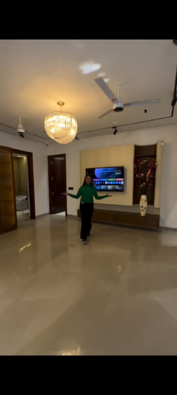  Parking, sunny enclave 6 Bedroom 257 Sq.Yd. Villa In Sunny Enclave Mohali 9526649