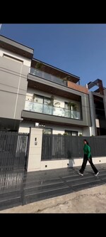 6 BHK 257 Sq.Yd. Villa in Sunny Enclave 125.... 