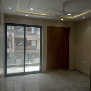 Room in 1 BHK Builder Floor at Sector 9 – for Rent