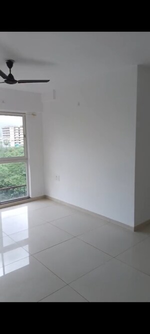Room in 2 BHK Apartment at Godrej Tranquil, Kandivali East – for Rent