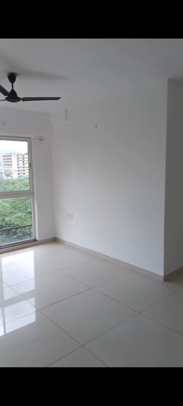 Room in 2 BHK Apartment at Godrej Tranquil, Kandivali East – for Rent