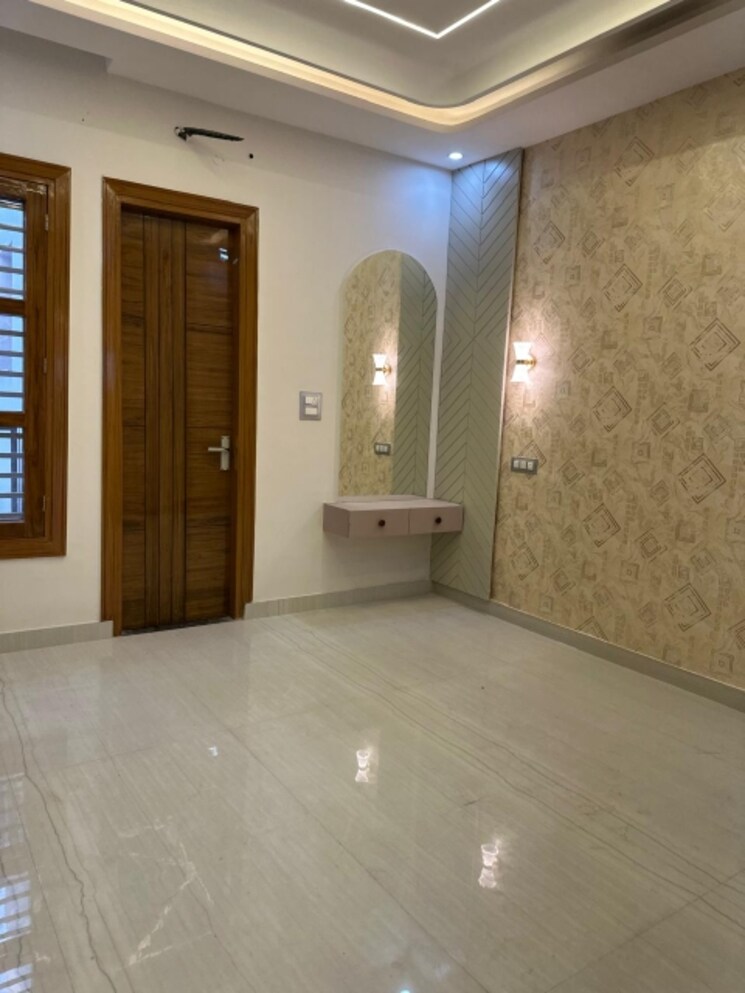 Room, sunny enclave 4 Bedroom 200 Sq.Yd. Villa In Sunny Enclave Mohali 9526666