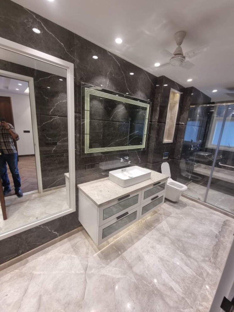 Attached Bathroom, greater kailash i 3 Bedroom 3300 Sq.Ft. Builder Floor In Greater Kailash I Delhi 9526682