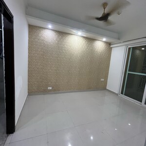 Room in 2.5 BHK Apartment at Mahagun Mirabella, Sector 79 – for Rent
