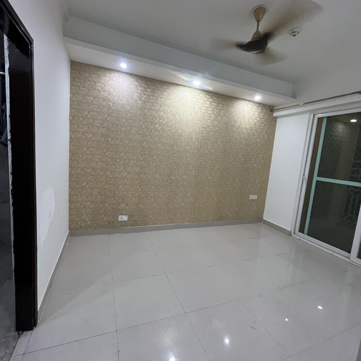 Room, mahagun-mirabella 2.5 Bedroom 1400 Sq.Ft. Apartment In Sector 79 Noida 9526676