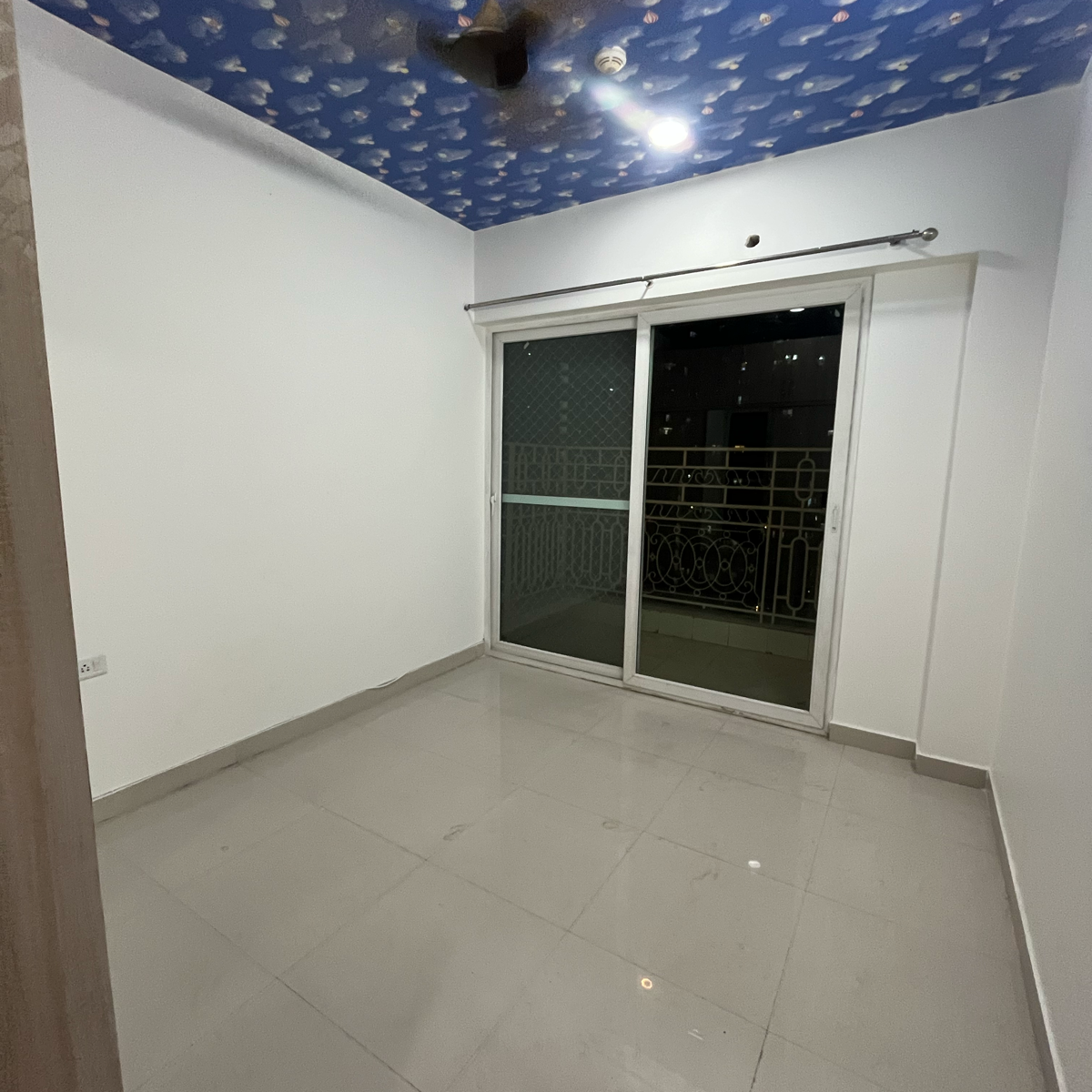 2.5 BHK + Study Room 1400 Sq.Ft. Apartment in Mahagun Mirabella