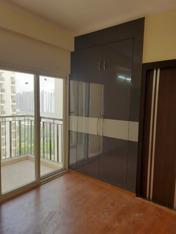 Room in 2 BHK Apartment at Amrapali Centurian Park, Tech Zone 4 Greater Noida – for Rent