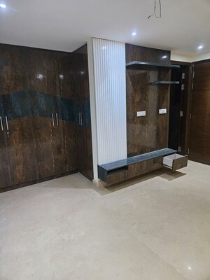 Room in 3 BHK Builder Floor at Mansarover Garden – for Sale