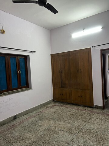 Room in 4 BHK Independent House at Jogiwala – for Rent