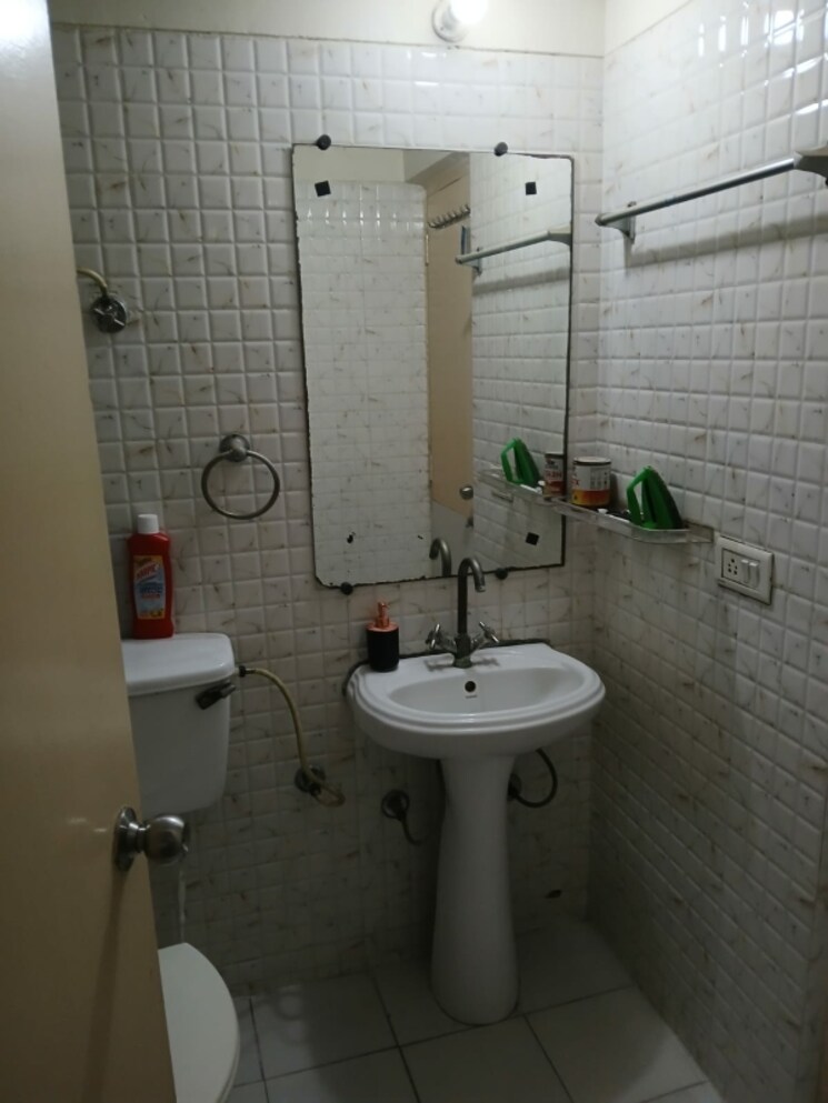 Bathroom, gaur-city-5th-avenue 2 Bedroom 910 Sq.Ft. Apartment In Sector 4 Greater Noida Greater Noida 9526705
