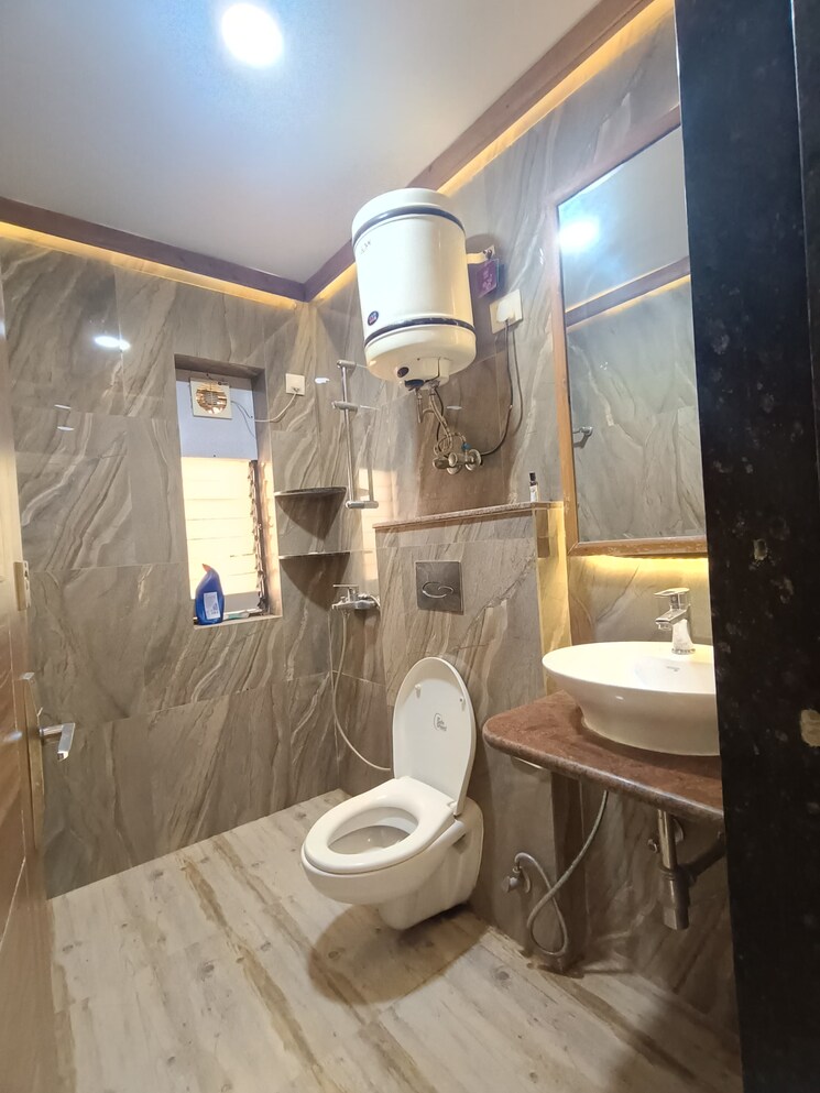 Bathroom, unitech-palms 2 Bedroom 1260 Sq.Ft. Apartment In South City 1 Gurgaon 9526744