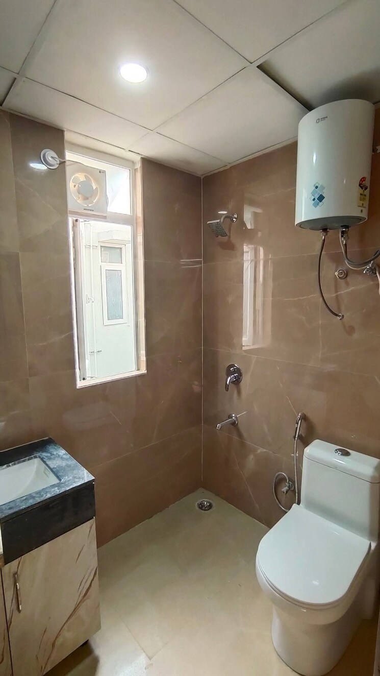 Bathroom, saket 3 Bedroom 1215 Sq.Ft. Builder Floor In Saket Delhi 9526748