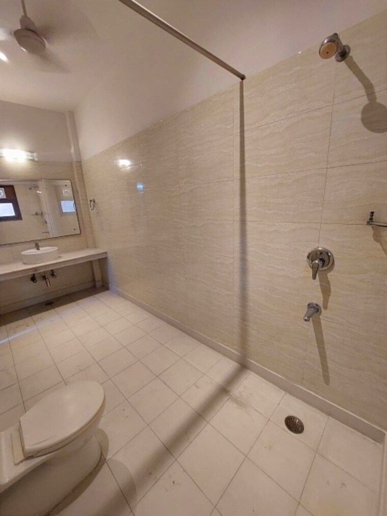 Master Bedroom, greater kailash i 3 Bedroom 3000 Sq.Ft. Builder Floor In Greater Kailash I Delhi 9526773