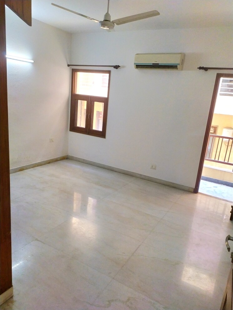 Master Bedroom, greater kailash i 3 Bedroom 3000 Sq.Ft. Builder Floor In Greater Kailash I Delhi 9526773