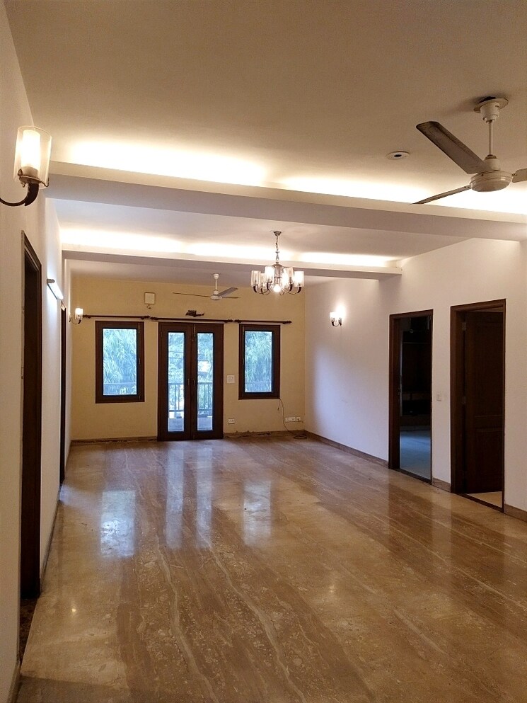 Living Room, greater kailash i 3 Bedroom 3000 Sq.Ft. Builder Floor In Greater Kailash I Delhi 9526773