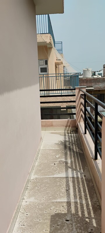 Balcony in 1.5 BHK Apartment at Sarita Vihar Pocket-J RWA, Sarita Vihar – for Rent