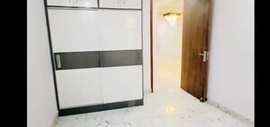 Room in 3 BHK Builder Floor at Mahavir Enclave – for Rent