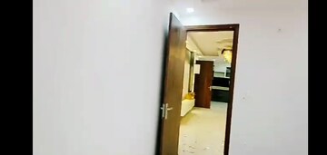 Furnished Amenities in 3 BHK Builder Floor at Mahavir Enclave – for Rent
