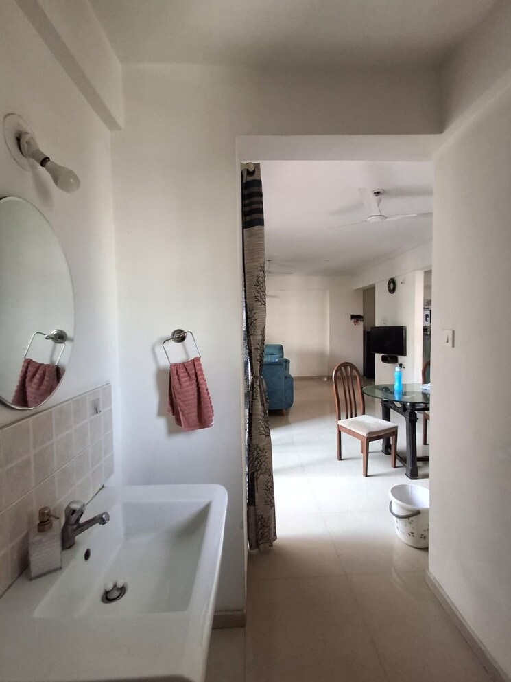 Bathroom, puranik-ratna-dhara 3 Bedroom 1200 Sq.Ft. Apartment In Baner Pune 9526778