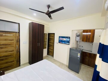 Bedroom in 2 BHK Builder Floor at Saurabh Niwas, Sector 40 – for Rent