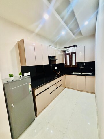 Master Bedroom in 2 BHK Builder Floor at Saurabh Niwas, Sector 40 – for Rent