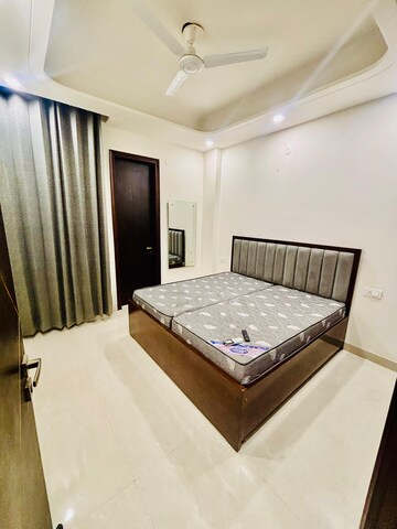 Bedroom in 2 BHK Builder Floor at Saurabh Niwas, Sector 40 – for Rent