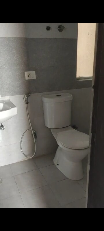 Bathroom in 2.5 BHK Apartment at Amrapali Riverview, Amrapali Leisure Valley – for Sale