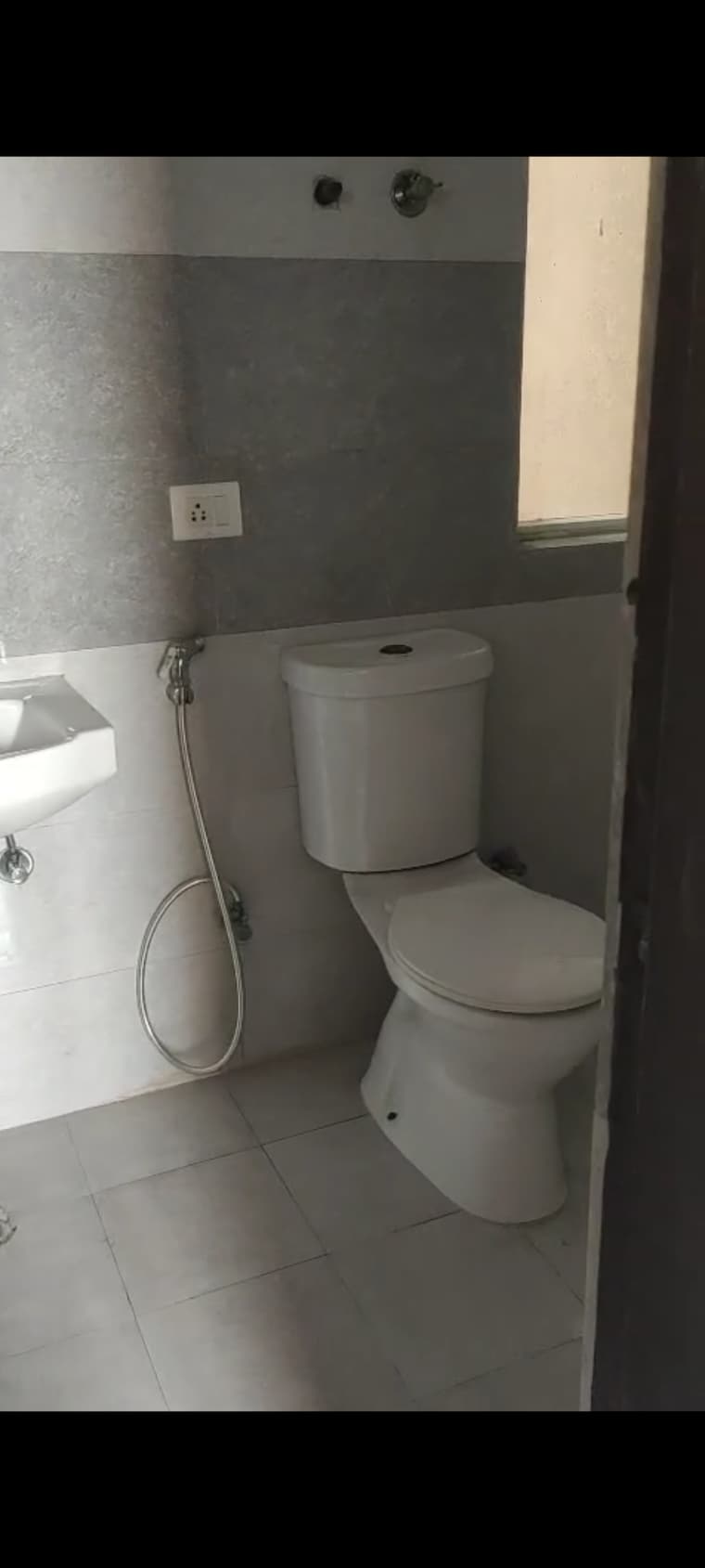 Bathroom, amrapali-riverview 2.5 Bedroom 955 Sq.Ft. Apartment In Amrapali Leisure Valley Greater Noida 9526859