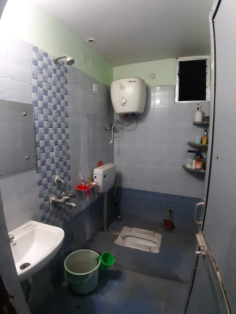 Bathroom, gardanibagh 2 Bedroom 900 Sq.Ft. Apartment In Gardanibagh Patna 9526861