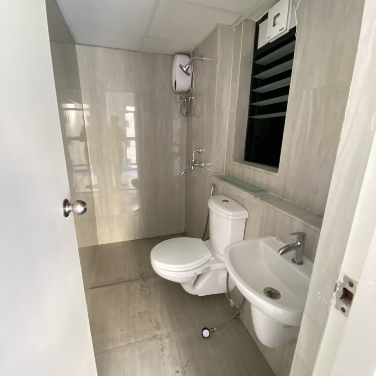 Bathroom, runwal-gardens-phase-3 2 Bedroom 669 Sq.Ft. Apartment In Kalyan Shilphata Road Thane 9526881