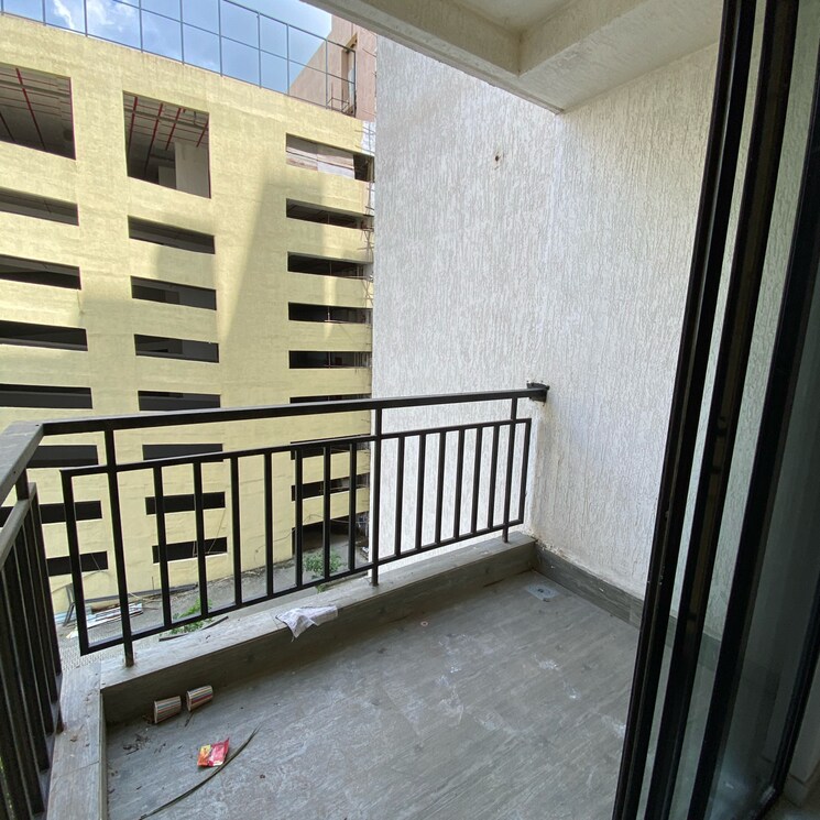 Balcony, runwal-gardens-phase-2 2.5 Bedroom 669 Sq.Ft. Apartment In Kalyan Shilphata Road Thane 9526886