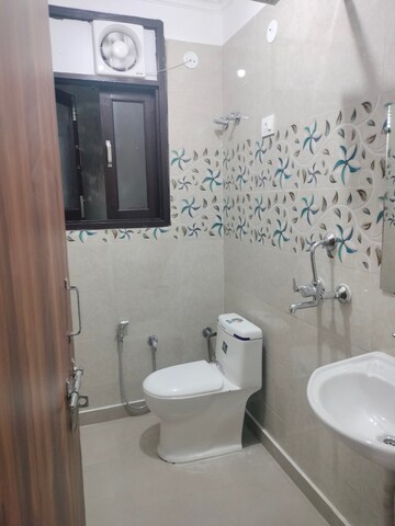 Bathroom in 1 BHK Builder Floor at Saket – for Rent