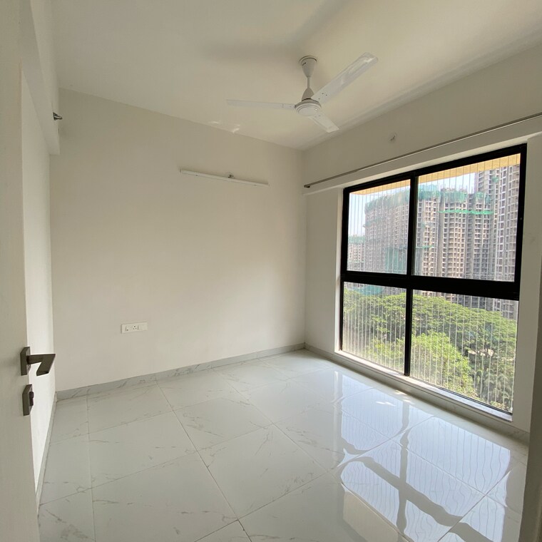 Room, runwal-gardens-phase-3 1.5 Bedroom 535 Sq.Ft. Apartment In Kalyan Shilphata Road Thane 9526895