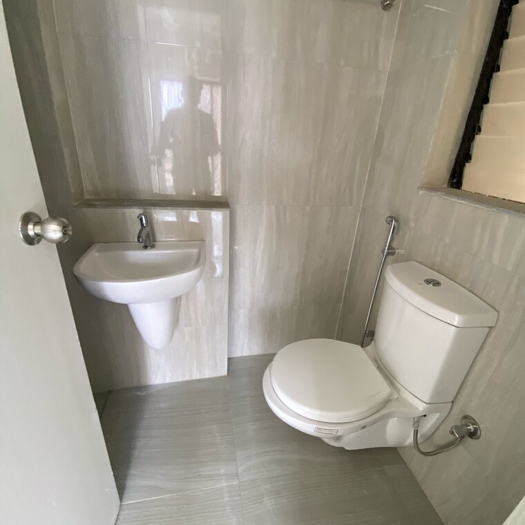 Bathroom, runwal-gardens-phase-3 1.5 Bedroom 535 Sq.Ft. Apartment In Kalyan Shilphata Road Thane 9526895