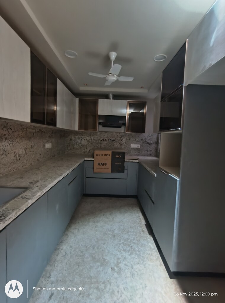 Kitchen, sarvodaya enclave 3 Bedroom 200 Sq.Yd. Builder Floor In Sarvodaya Enclave Delhi 9526927