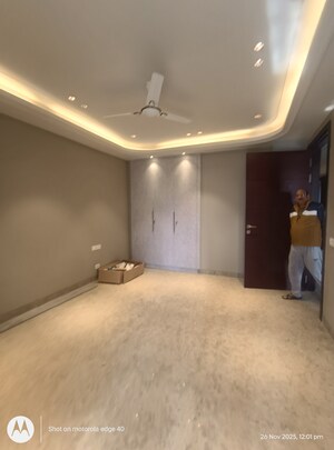 Furnished Amenities in 3 BHK Builder Floor at Sarvodaya Enclave – for Sale