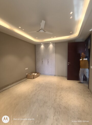 Furnished Amenities in 3 BHK Builder Floor at Sarvodaya Enclave – for Sale