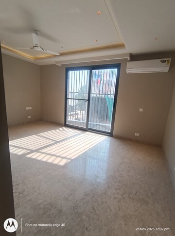 Furnished Amenities in 3 BHK Builder Floor at Sarvodaya Enclave – for Sale