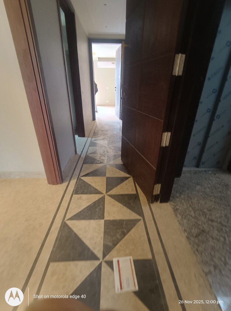 Kitchen, sarvodaya enclave 3 Bedroom 200 Sq.Yd. Builder Floor In Sarvodaya Enclave Delhi 9526927