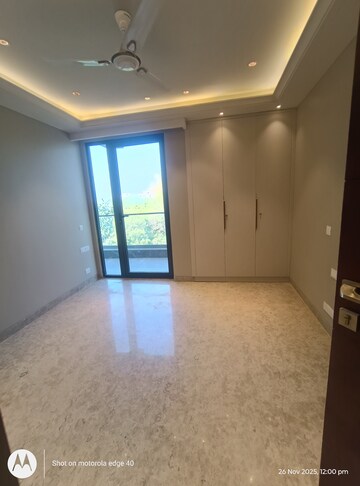 Furnished Amenities in 3 BHK Builder Floor at Sarvodaya Enclave – for Sale