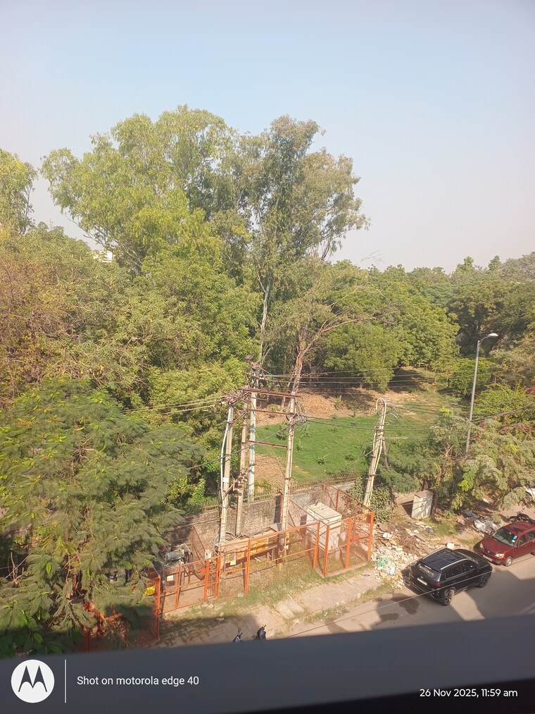 Garden, sarvodaya enclave 3 Bedroom 200 Sq.Yd. Builder Floor In Sarvodaya Enclave Delhi 9526927