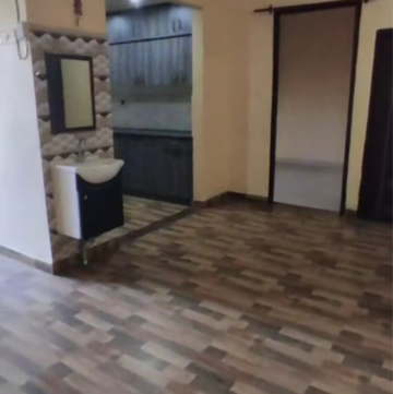 Room in 2 BHK Apartment at Jagdish Apartments Aliganj, Aliganj – for Rent