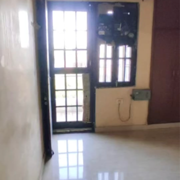Room in 2 BHK Apartment at Jagdish Apartments Aliganj, Aliganj – for Rent