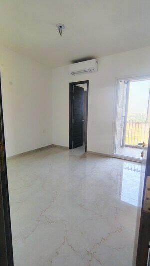 Room in 3 BHK Builder Floor at Smart World Orchard, Sector 61 – for Sale